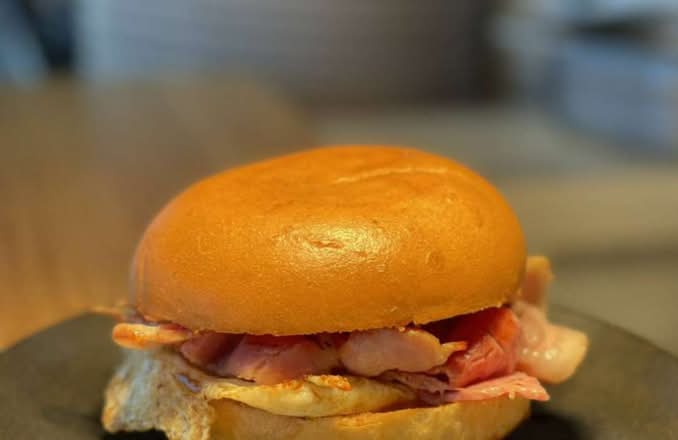 BACON EGG ROLL