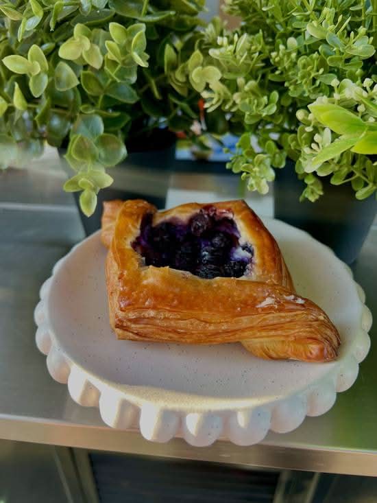 Blueberry Danish (V)