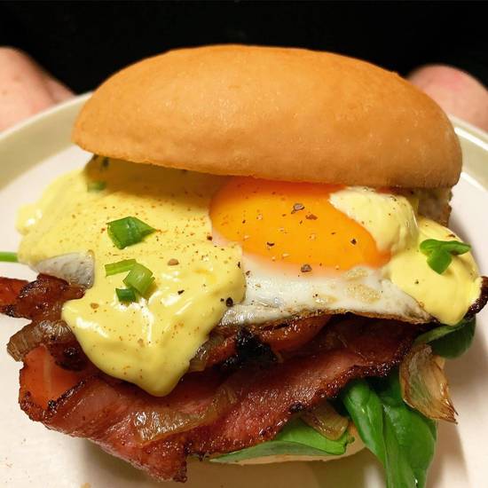 Benny Brekkie Burger