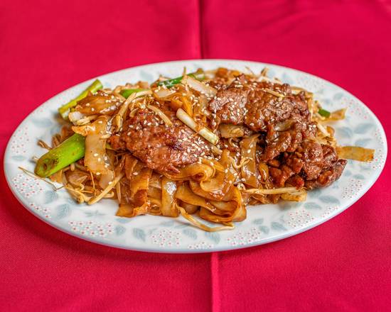 Stir Fried Beef in Thick Rice Noodles