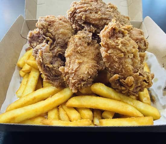 Crispy Fried Chicken Wings & Chips