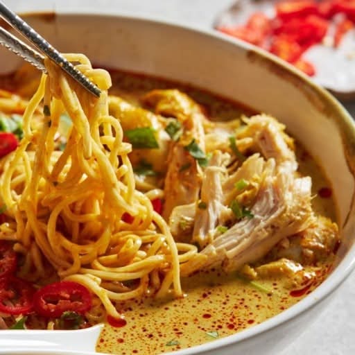 steamed chicken laksa
