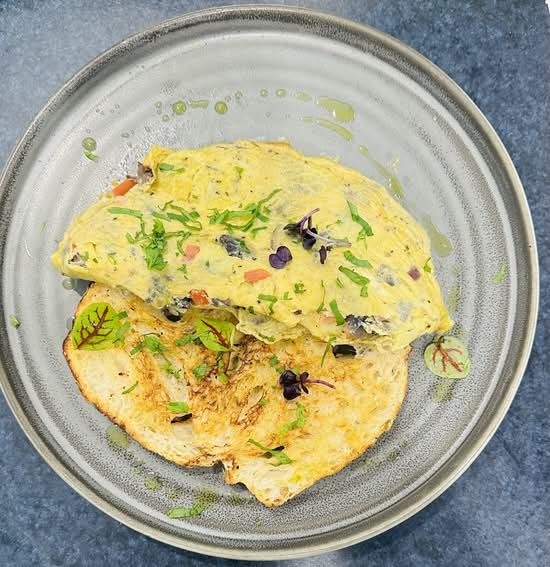 Mushroom Omelette (V)