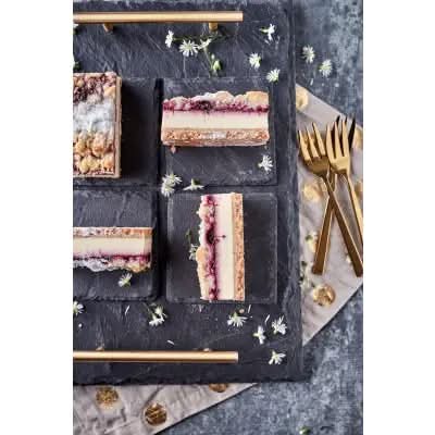 Berry Crumble Baked Cheesecake