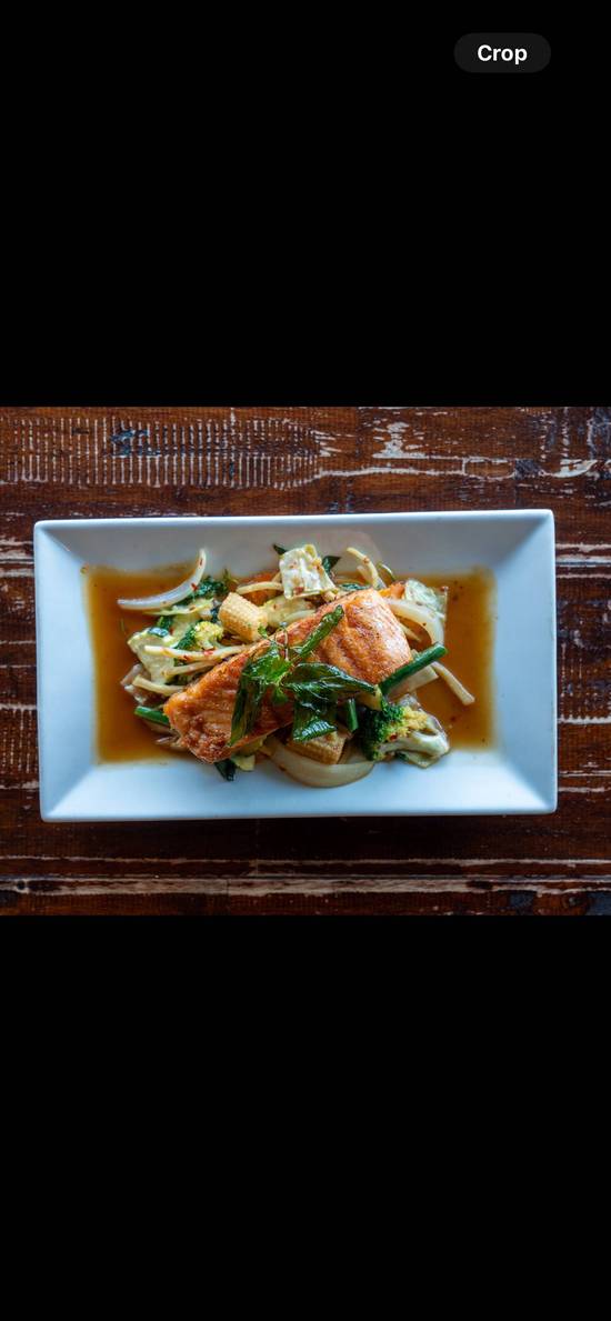 Grilled Salmon Basil Sauce