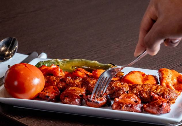Chicken Kabab  3 skewers serve with 2 nan  yogurt and chutney  sauce