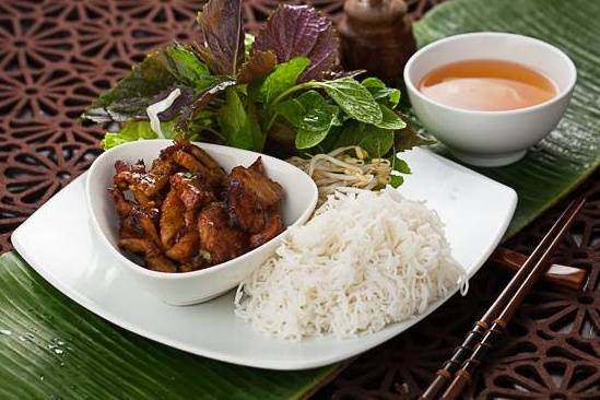 Rice Vermicelli with Marinated Grilled Pork ( Bún Thịt Nướng)