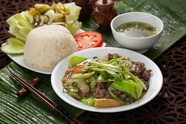 Jasmine Rice with Stir Fry Beef and Mixed Vegetables ( Cơm Bò Xào Cải)