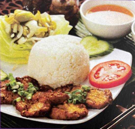 Jasmine Rice with Twin Marinated Pork Chops ( Cơm 2 sườn)