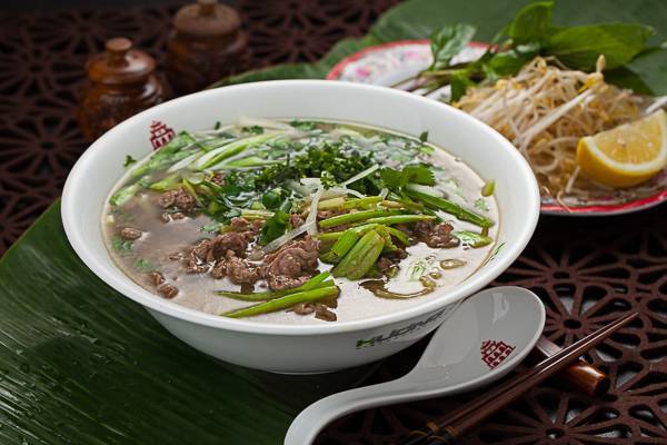 Stir Fried Rare Beef Rice Noodle Soup ( Pho tai lan)
