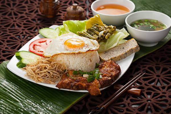 Combination Broken Rice ( pork chop) ( Cơm tấm ĐB)