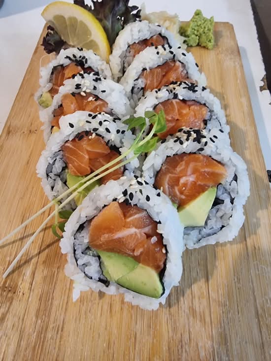 Fresh Salmon Roll