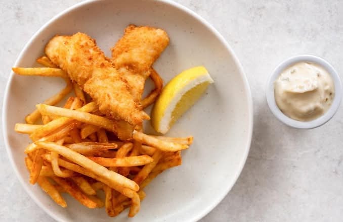 Kids' Fish & Chips | 863 KJ