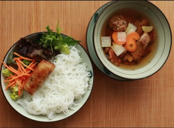 Grilled Pork Noodle & Hanoi Spring Roll (Bún Chả Hà Nội Và Nem Rán )