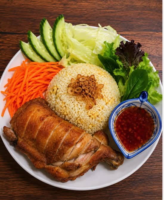Crispy Oil-Basted Chicken Leg With Fried Rice ( Cơm Rang Gà Xối Mỡ )