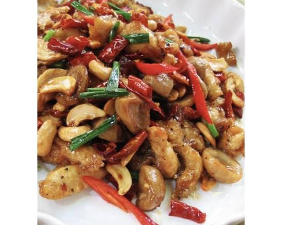 Family set for 4:Spring roll (4),Padthai chicken,Chilli basil chicken,Chilli jam cashew nut chicken,Green curry beef,Large rice (2)