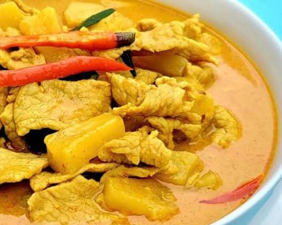 Yellow  curry with beef