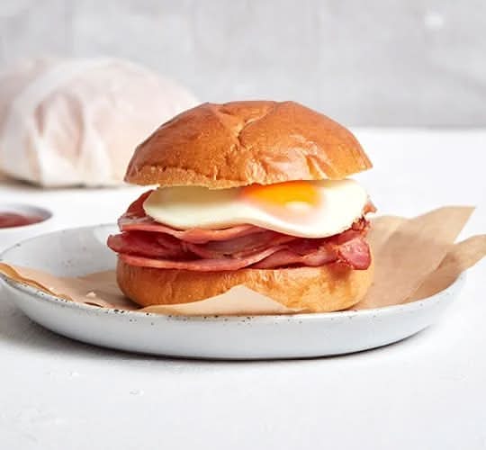 Large Bacon & Egg Roll