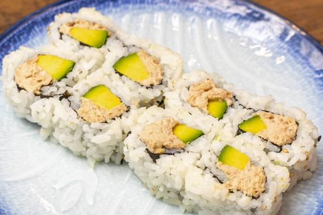 Medium Cooked Tuna and Avocado Roll