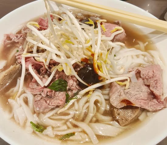 Rare Beef and Beef Meatballs Soup