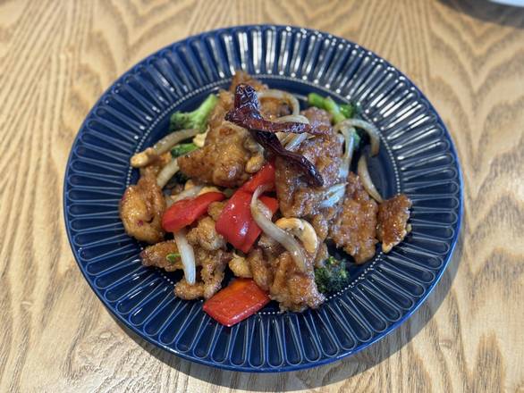 Crispy chicken with cashew nut