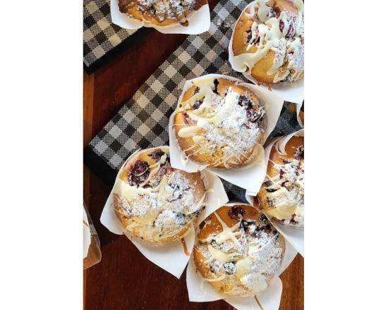 Housemade Mixed berries & White Chocolate Muffin