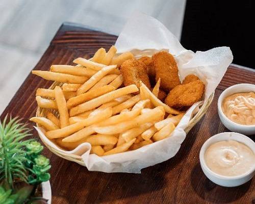 10pc Chicken Nuggets + Chips