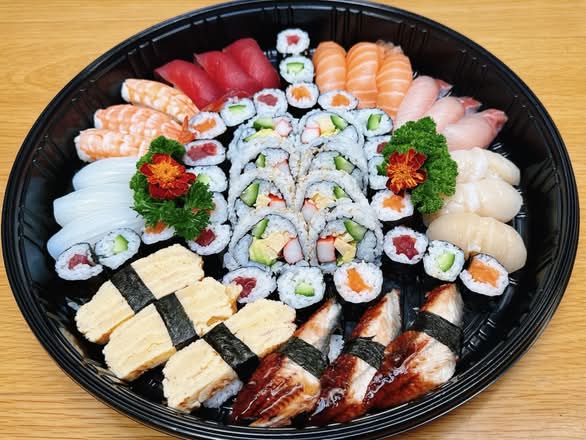 Deluxe Sushi Platter