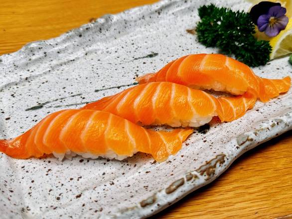Salmon Nigiri 3pc