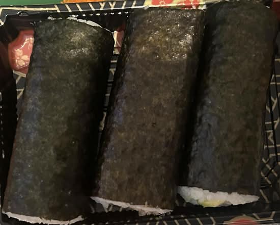 Fresh Salmon Avocado Sushi Roll