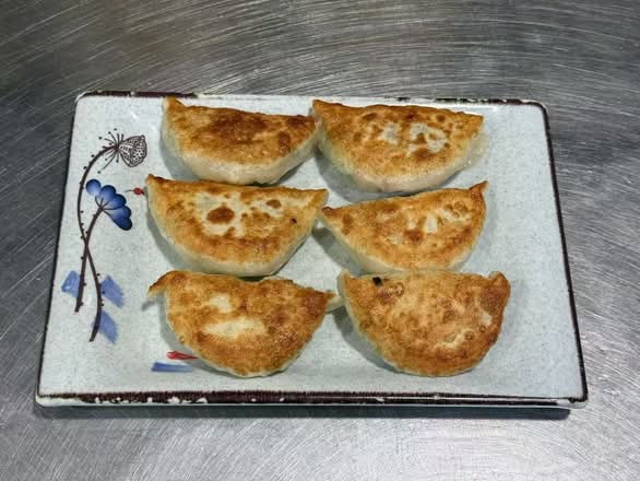 Pan Fried Tofu & Veg Dumpling (6 Pieces)