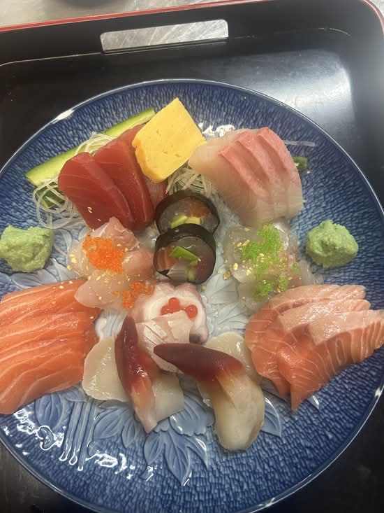 Assorted sashimi