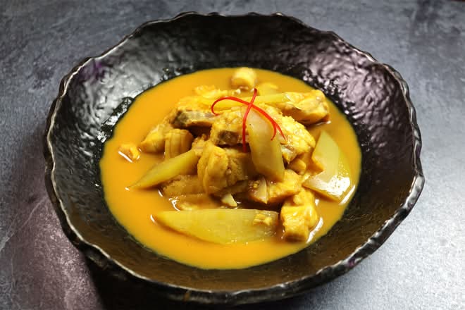 Yellow Curry with Giant Catfish (I)
