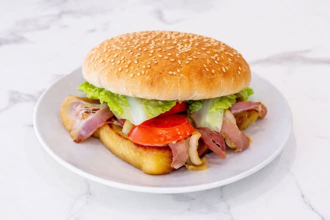 Kids Bacon, Lettuce and Tomato Burger