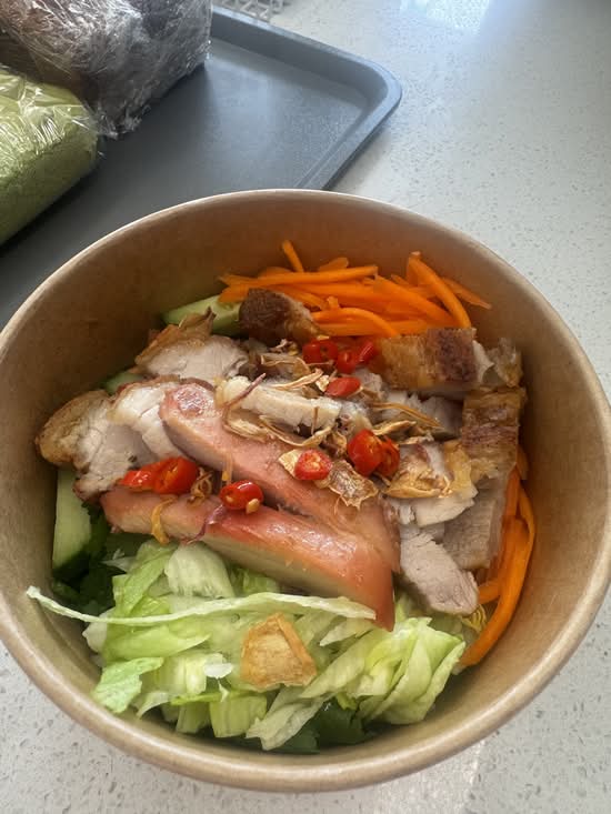 Noodle salad bowl (BBQ Chicken)