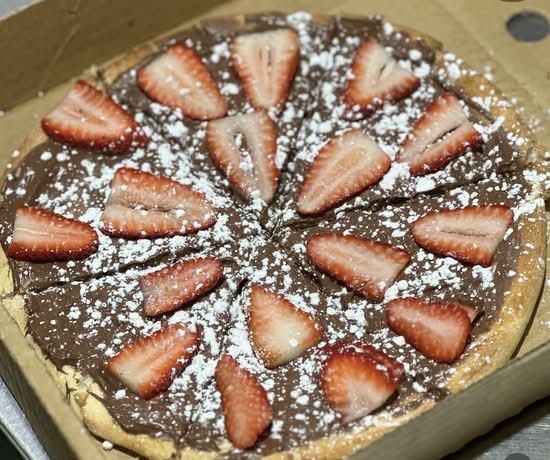 Strawberry Nutella Pizza