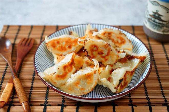 Pan Fried Chicken Dumplings (10pcs)