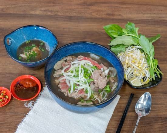 Super Xoxo Rice Noodle Beef Soup