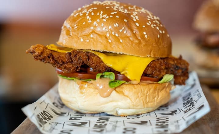 Chicken Deluxe Burger 🌶️