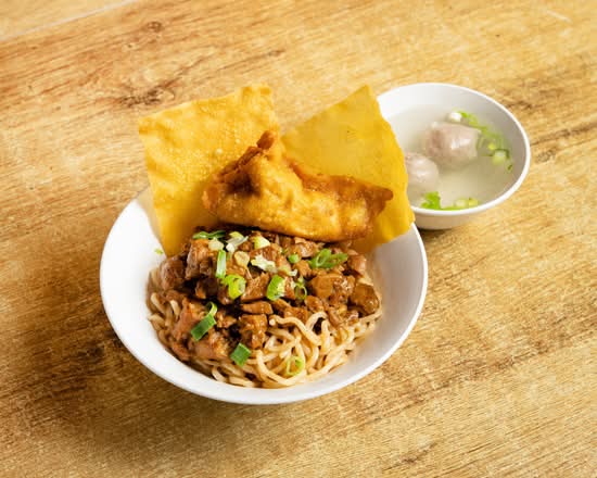 Dry Chicken Noodles with meatball