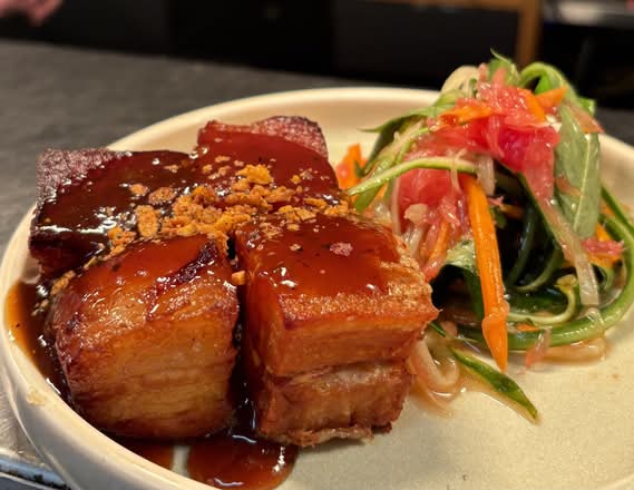 Twice-cooked crispy pork belly bites (4pcs)