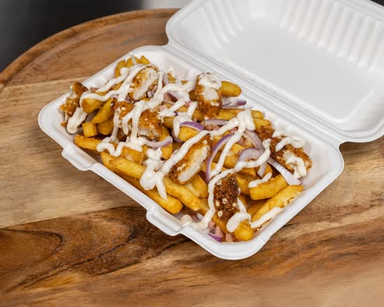 Chicken, Bacon, Onion, Cheese and Aíolí Loaded Fries