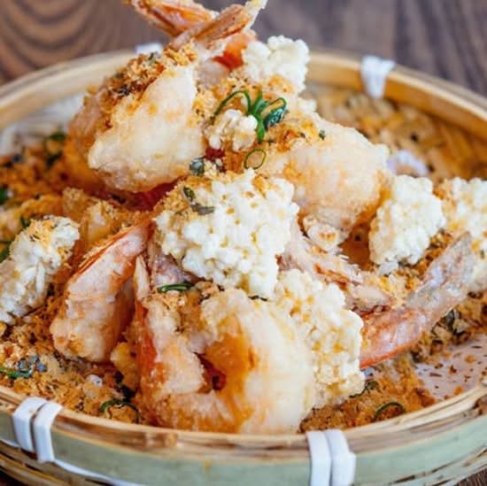 Salt & Pepper King Prawns Served with Rice Cracker