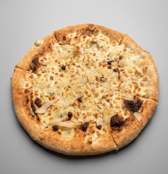 Quattro Formaggi Pizza