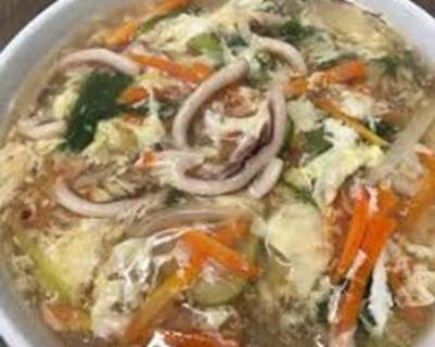 Seafood thick noodle soup (울면)