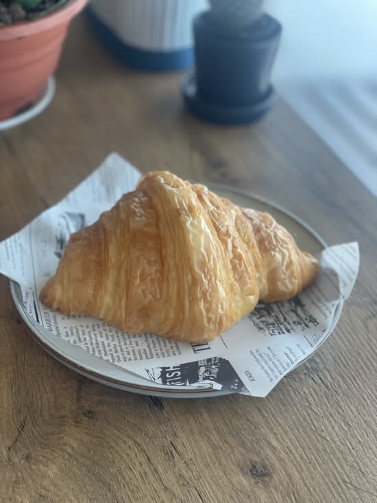 Plain croissant
