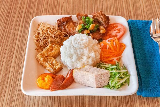 Thanh Ha Broken Rice with the Lot Cỏm tấm Thanh Hà