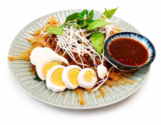 7. Mixed Rice Paper Salad (Bánh Tráng Trộn)