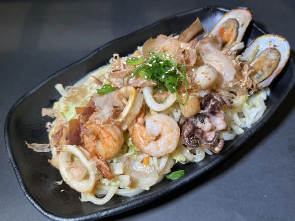 Seafood Yaki Udon