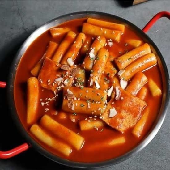Spicy rice cake (tteokbokki) + self rice ball